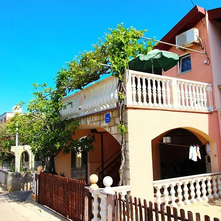 Francika Apartment Vir